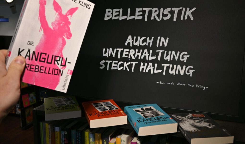 Buchcover Känguru Rebellion vor Zitat von Marc-Uwe Kling